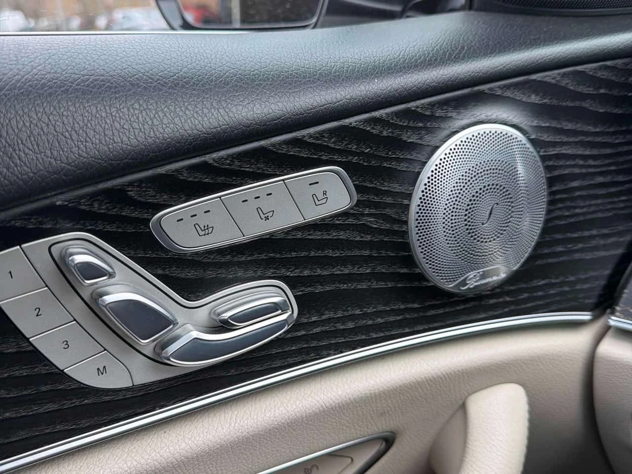 Mercedes-Benz E 400 4MATIC* DISTRONIC* BURMESTER* ОБДУХВАНЕ* 360* , снимка 12 - Автомобили и джипове - 54372006