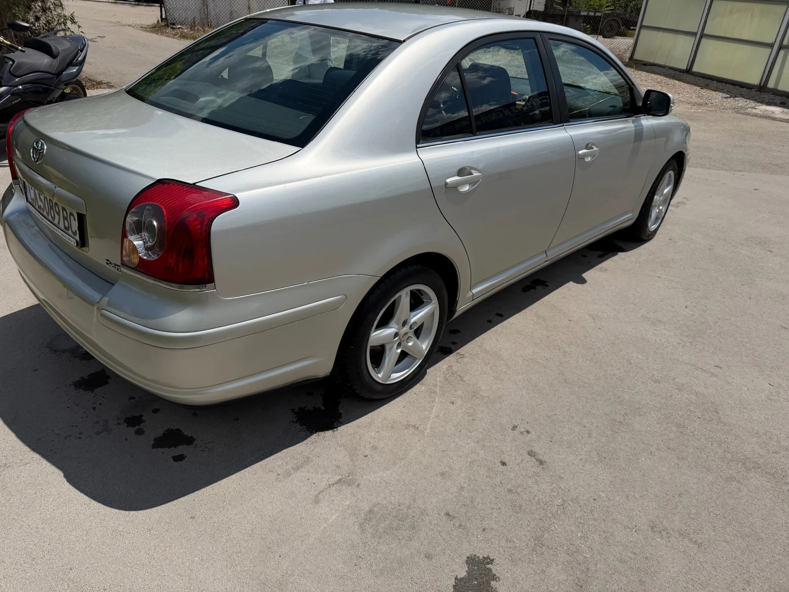 Toyota Avensis 2.0 126 коня, снимка 5 - Автомобили и джипове - 55000819