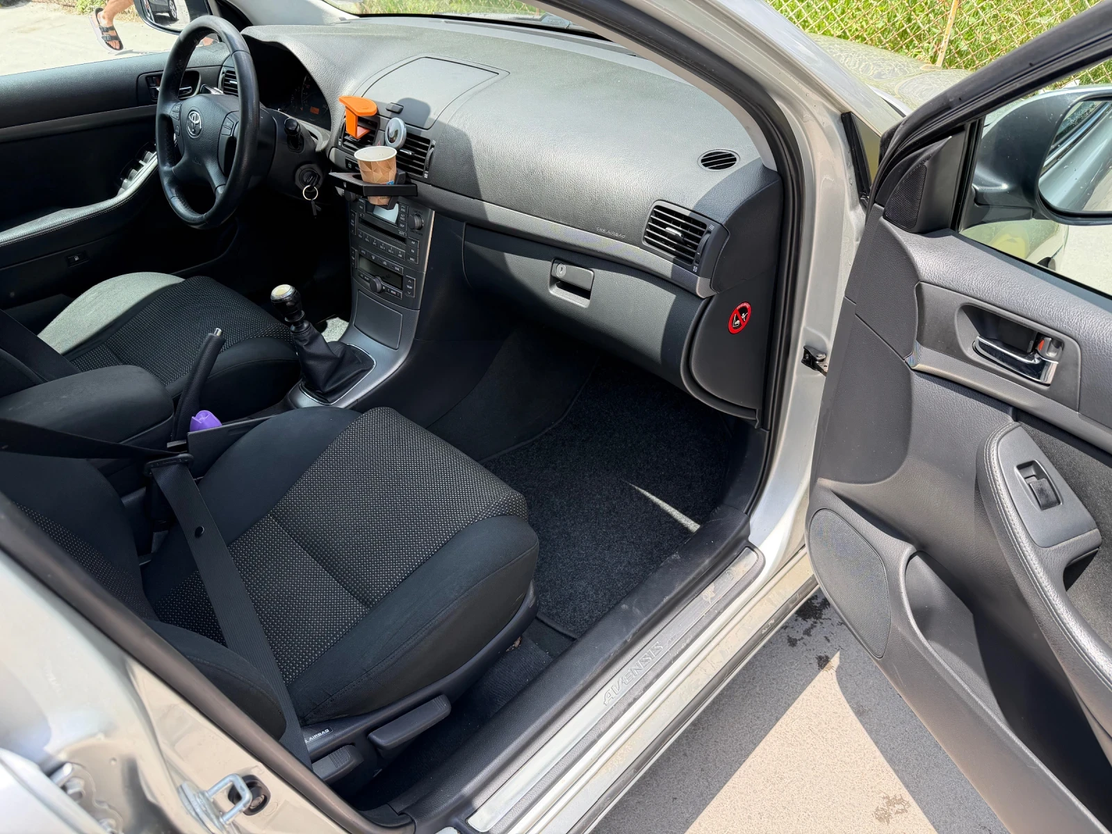 Toyota Avensis 2.0 126 коня, снимка 7 - Автомобили и джипове - 55000819