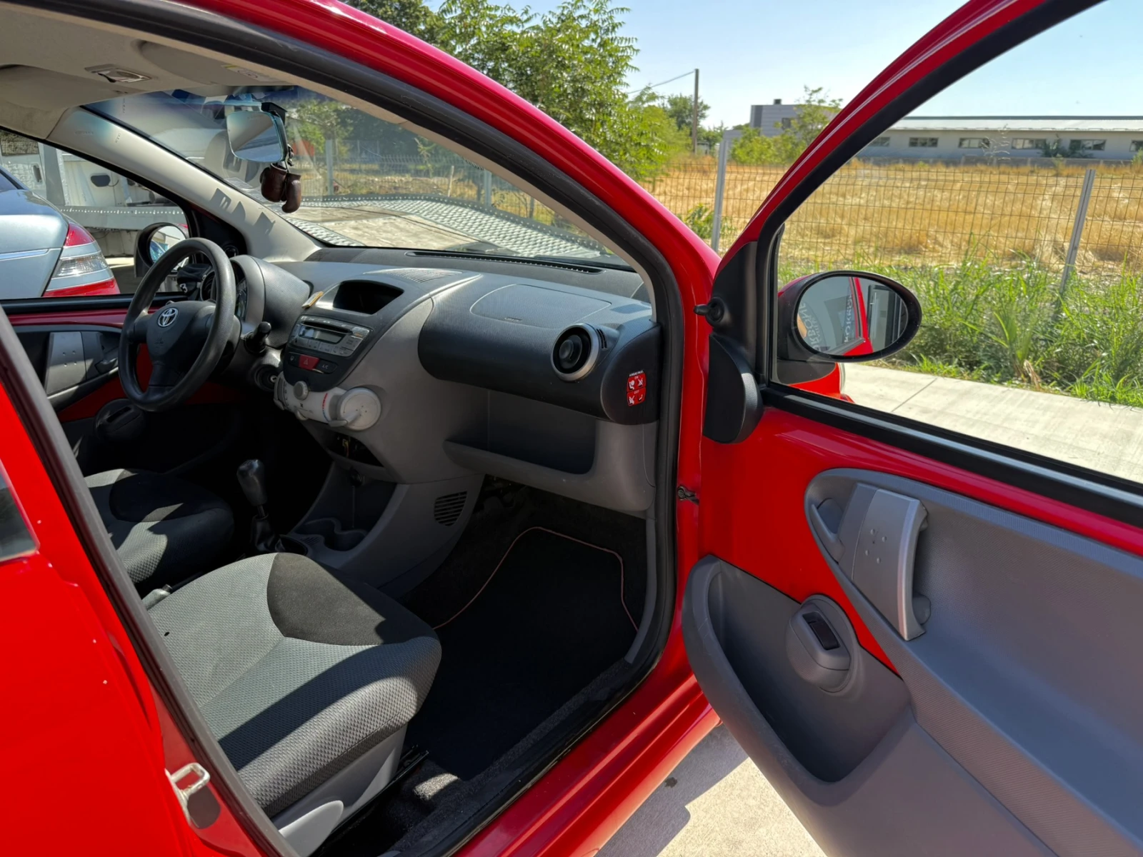 Toyota Aygo 1.0 i 12V (67 Hp), снимка 5 - Автомобили и джипове - 55456437