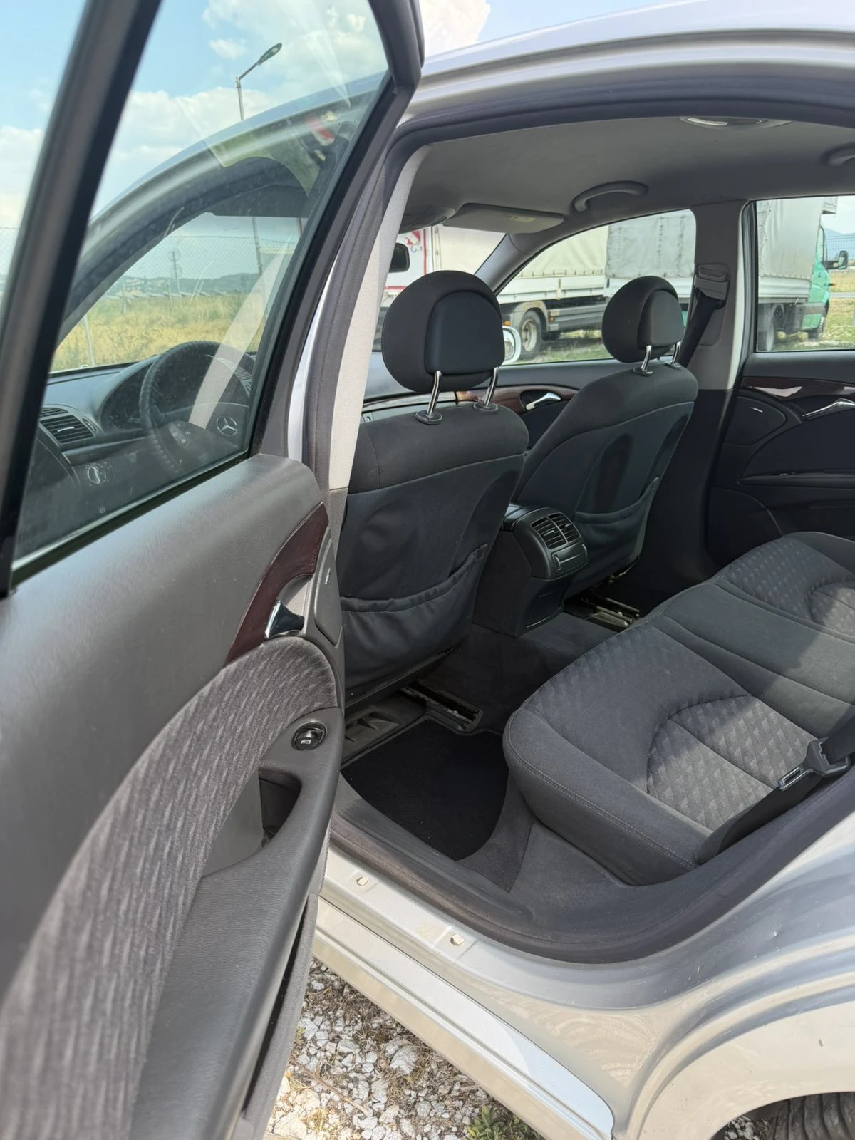 Mercedes-Benz E 220, снимка 13 - Автомобили и джипове - 55560048