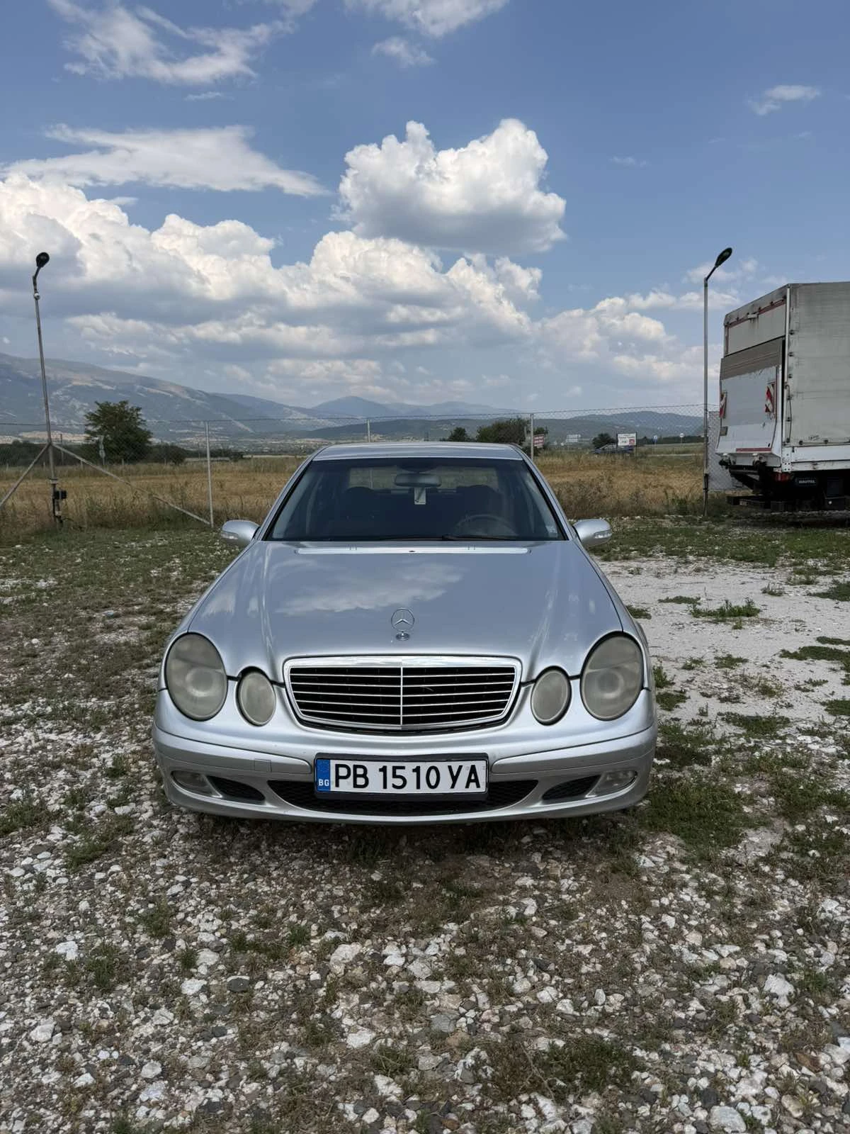 Mercedes-Benz E 220, снимка 2 - Автомобили и джипове - 55560048