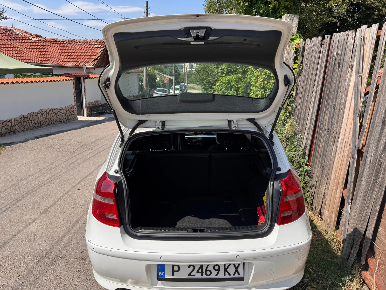 BMW 118, снимка 2 - Автомобили и джипове - 55606603