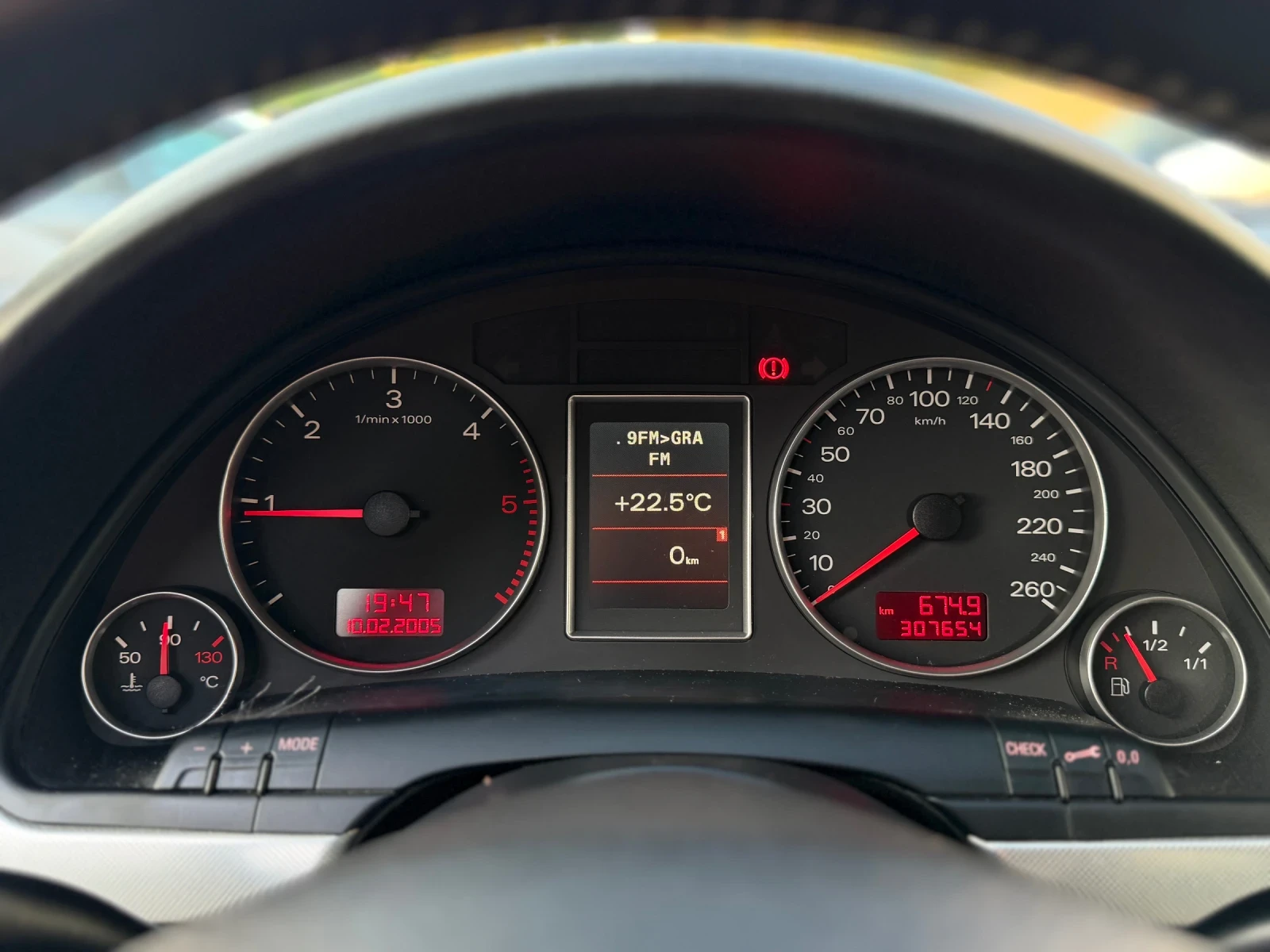 Audi A4 1.9 TDi NAVI/XENON, снимка 8 - Автомобили и джипове - 55630827