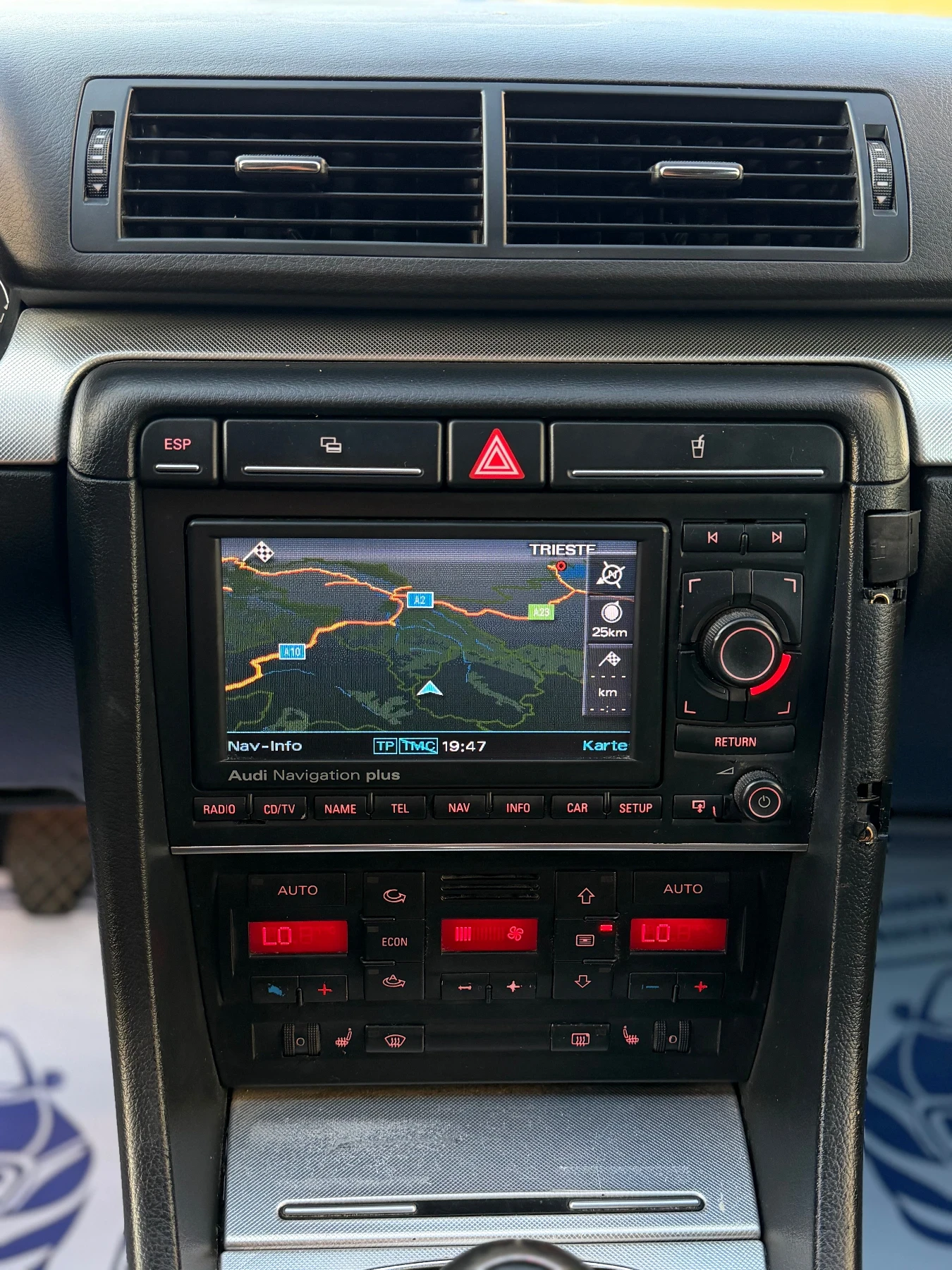Audi A4 1.9 TDi NAVI/XENON, снимка 12 - Автомобили и джипове - 55630827
