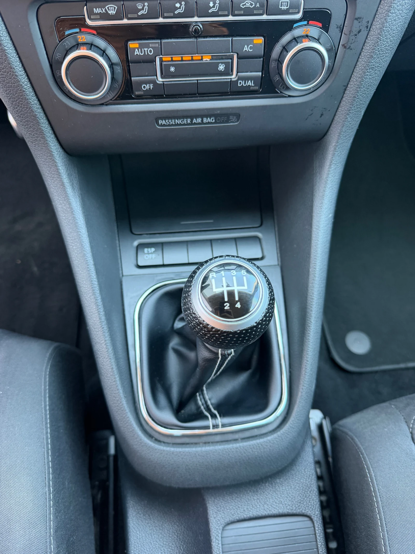 VW Golf 1.6 TDI , снимка 10 - Автомобили и джипове - 55750736