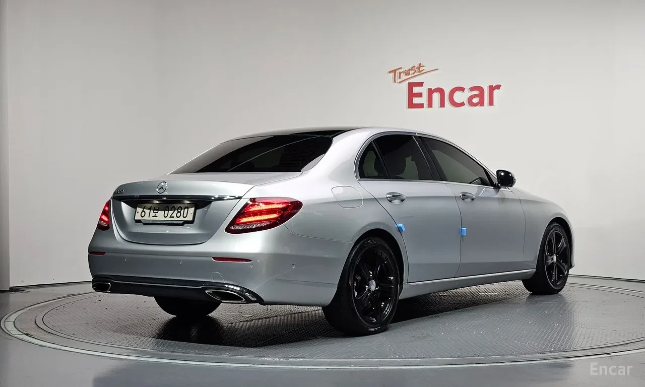 Mercedes-Benz E 300 burmester* multibeam led* Parking Assist, снимка 2 - Автомобили и джипове - 55805922