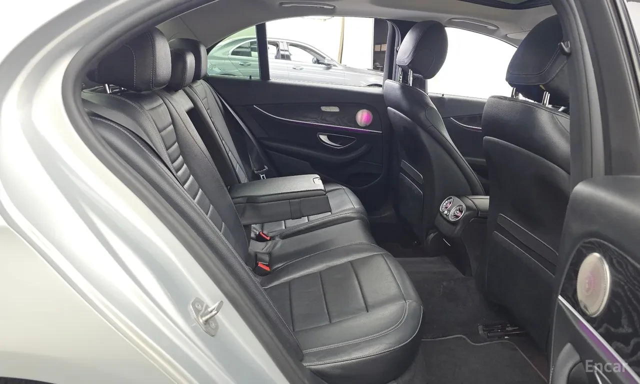 Mercedes-Benz E 300 burmester* multibeam led* Parking Assist, снимка 8 - Автомобили и джипове - 55805922