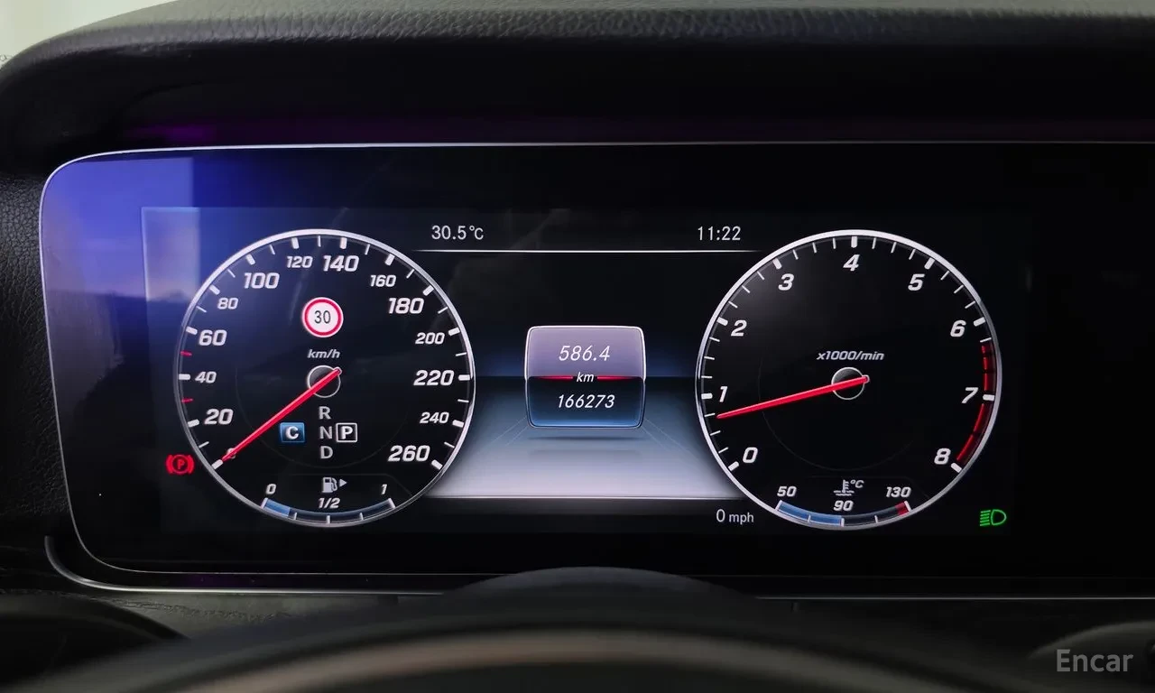 Mercedes-Benz E 300 burmester* multibeam led* Parking Assist, снимка 12 - Автомобили и джипове - 55805922