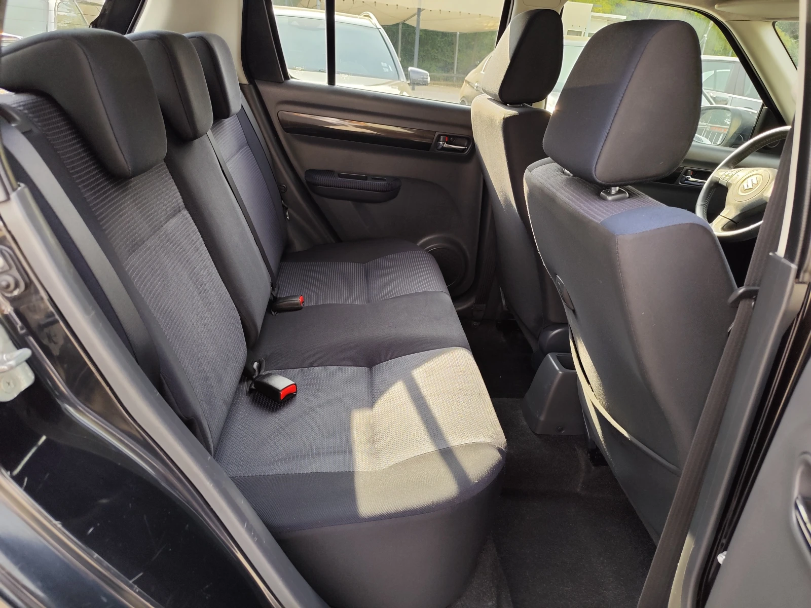 Suzuki Swift 1.3i/GL/4X4/KLIMA* , снимка 11 - Автомобили и джипове - 56159552