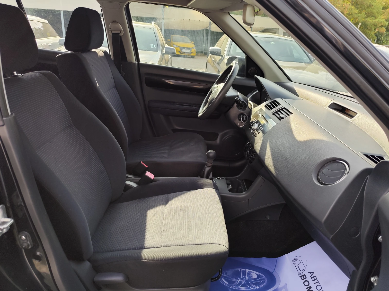 Suzuki Swift 1.3i/GL/4X4/KLIMA* , снимка 12 - Автомобили и джипове - 56159552