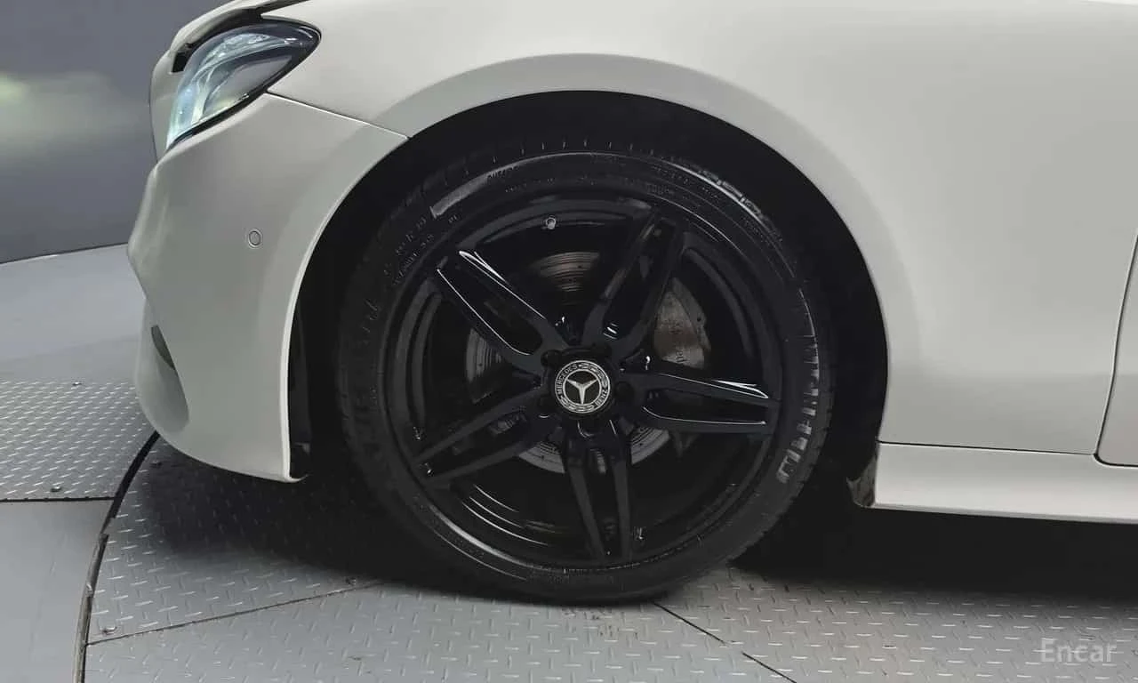 Mercedes-Benz E 220 E220d Coupe, снимка 5 - Автомобили и джипове - 56300171