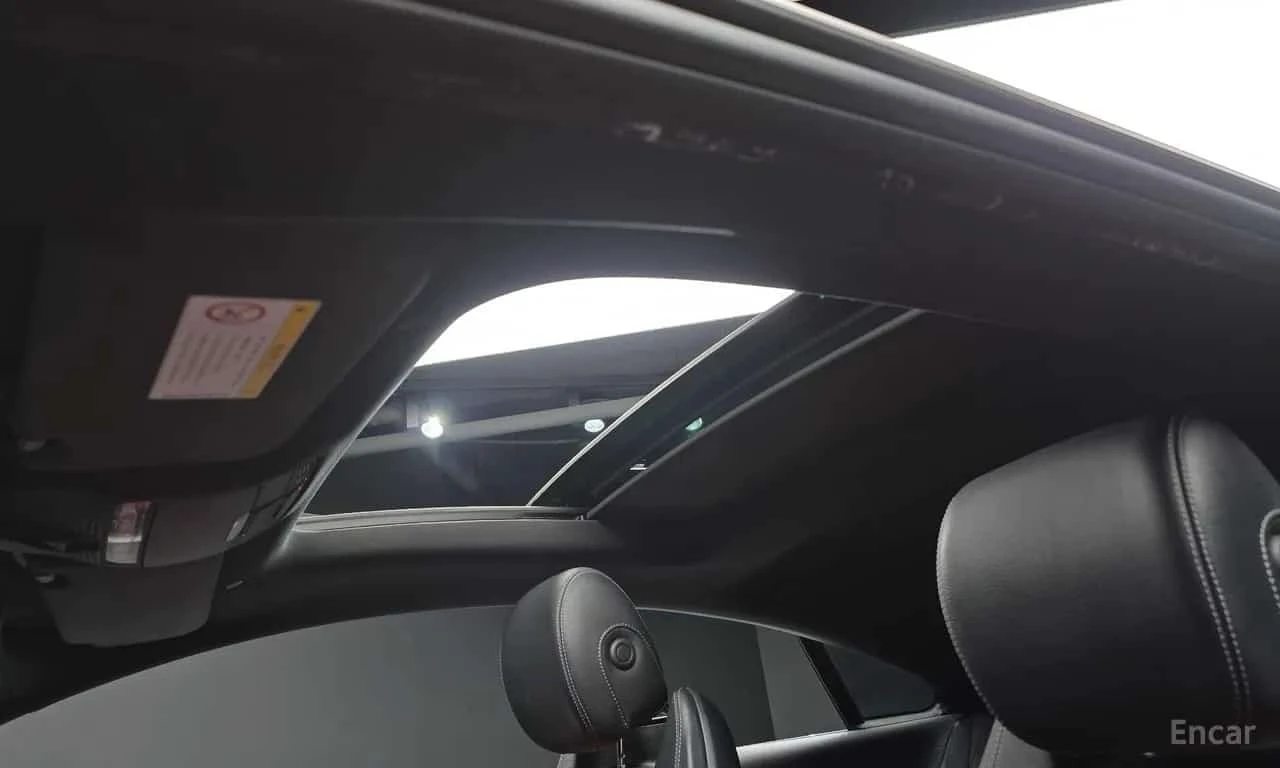 Mercedes-Benz E 220 E220d Coupe, снимка 15 - Автомобили и джипове - 56300171