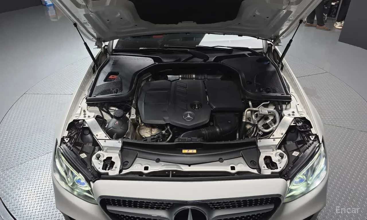 Mercedes-Benz E 220 E220d Coupe, снимка 6 - Автомобили и джипове - 56300171