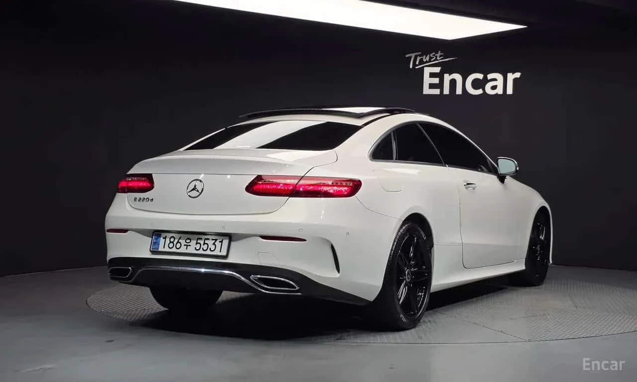 Mercedes-Benz E 220 E220d Coupe, снимка 2 - Автомобили и джипове - 56300171