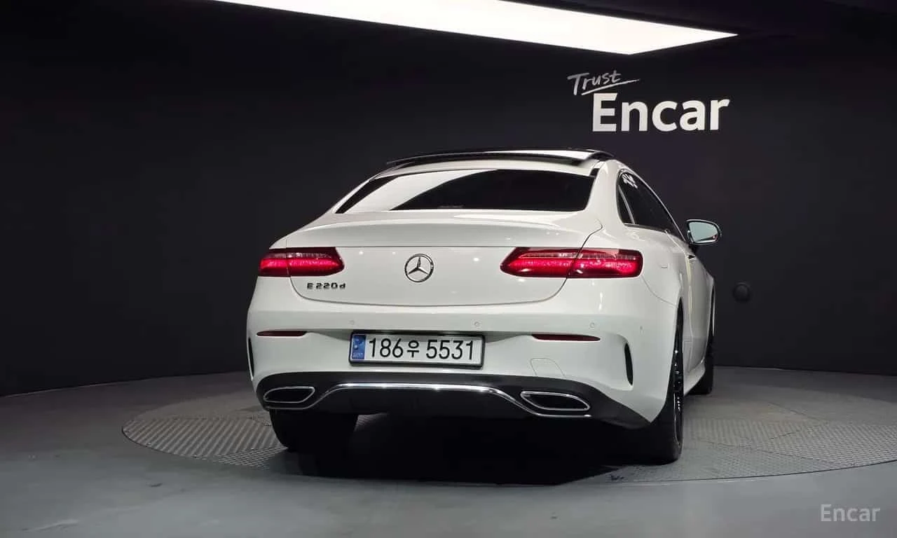 Mercedes-Benz E 220 E220d Coupe, снимка 4 - Автомобили и джипове - 56300171