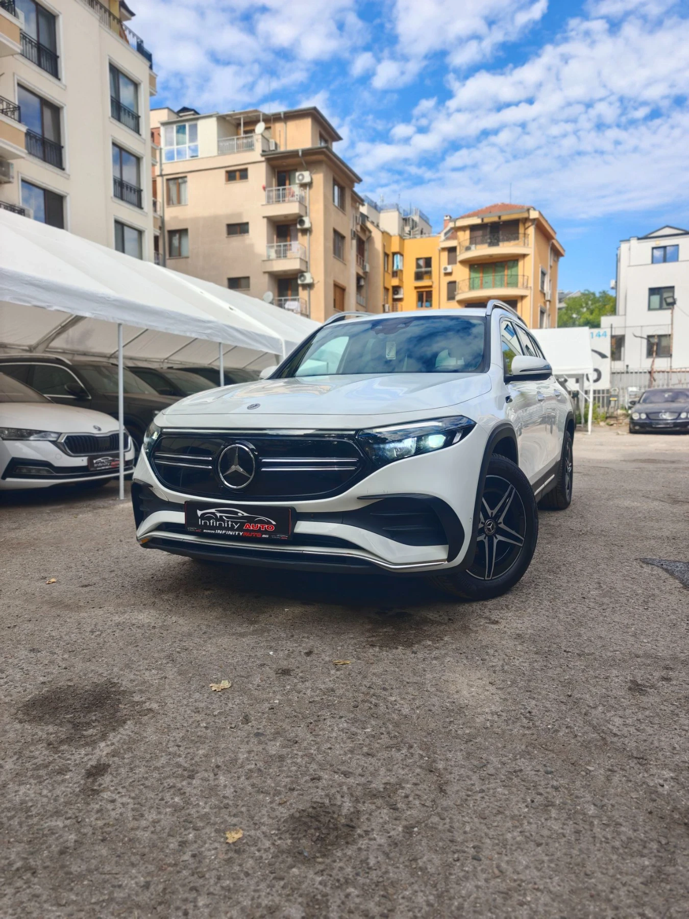 Mercedes-Benz EQB 350+ , AMG, 4-MATIC, АМБИЕНТ, ДИСТРОНИК, ФУЛ!