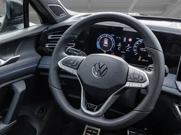 VW Tiguan 2.0 TDI 4Motion = R-Line = Гаранция, снимка 7 - Автомобили и джипове - 54157971