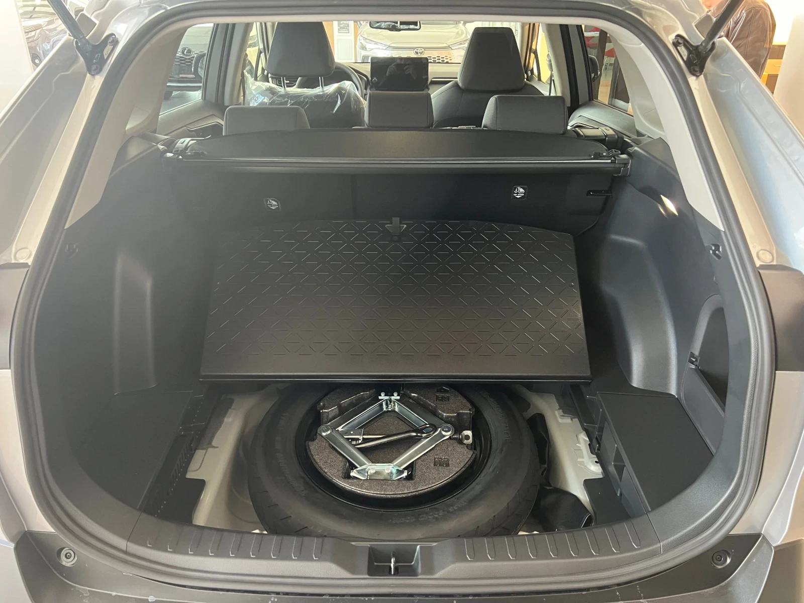 Toyota Rav4 Executive, снимка 11 - Автомобили и джипове - 53982438