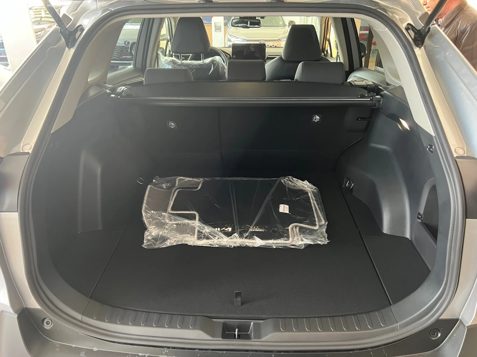 Toyota Rav4 Executive, снимка 10 - Автомобили и джипове - 53982438