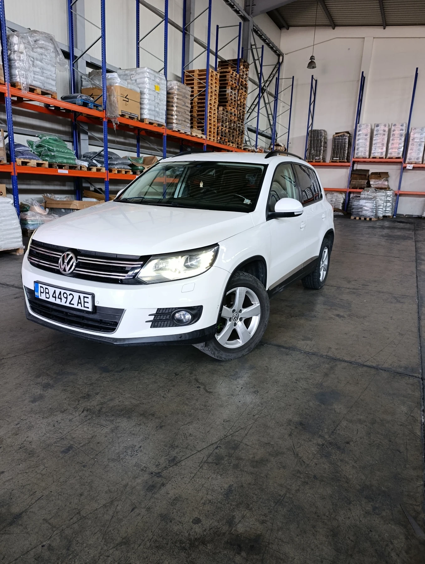VW Tiguan 2.0, 140 кс., снимка 10 - Автомобили и джипове - 55309146
