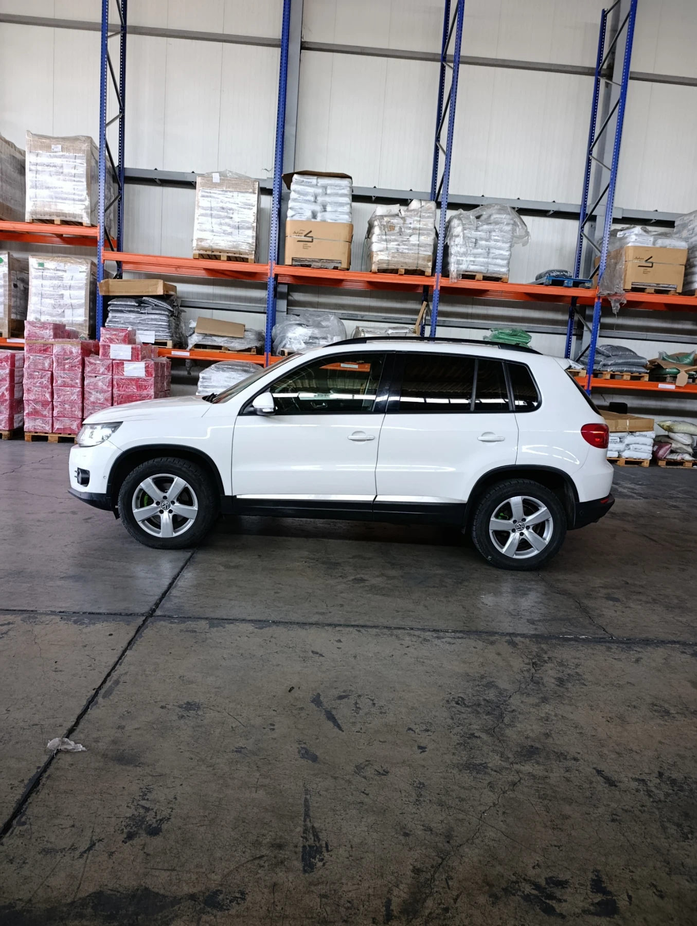 VW Tiguan 2.0, 140 кс., снимка 2 - Автомобили и джипове - 55309146