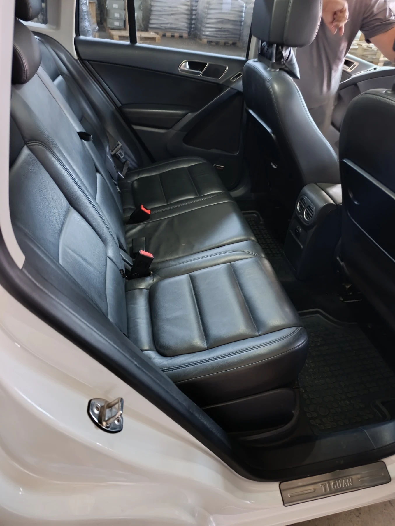 VW Tiguan 2.0, 140 кс., снимка 8 - Автомобили и джипове - 55309146