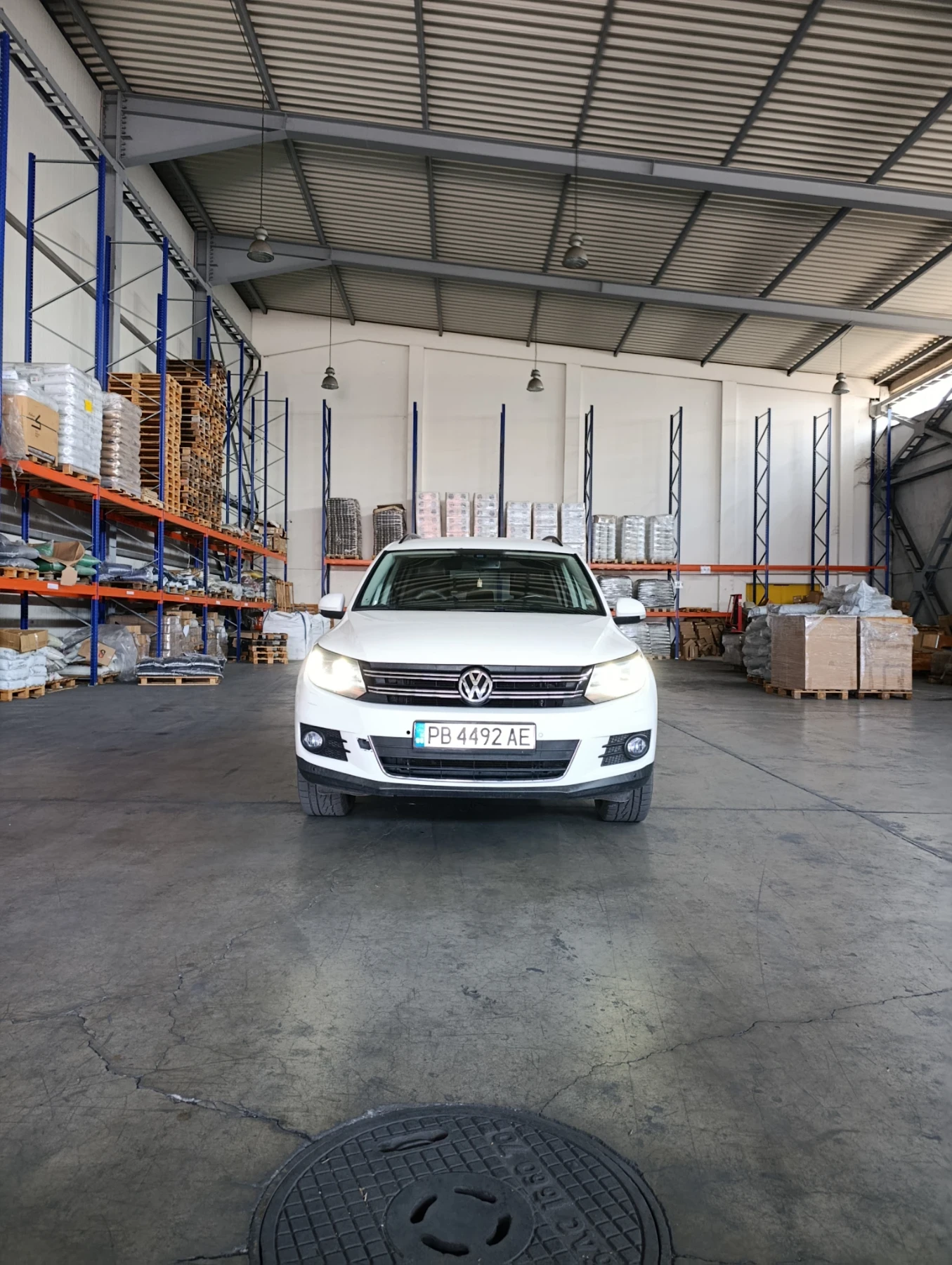VW Tiguan 2.0, 140 кс., снимка 4 - Автомобили и джипове - 55309146