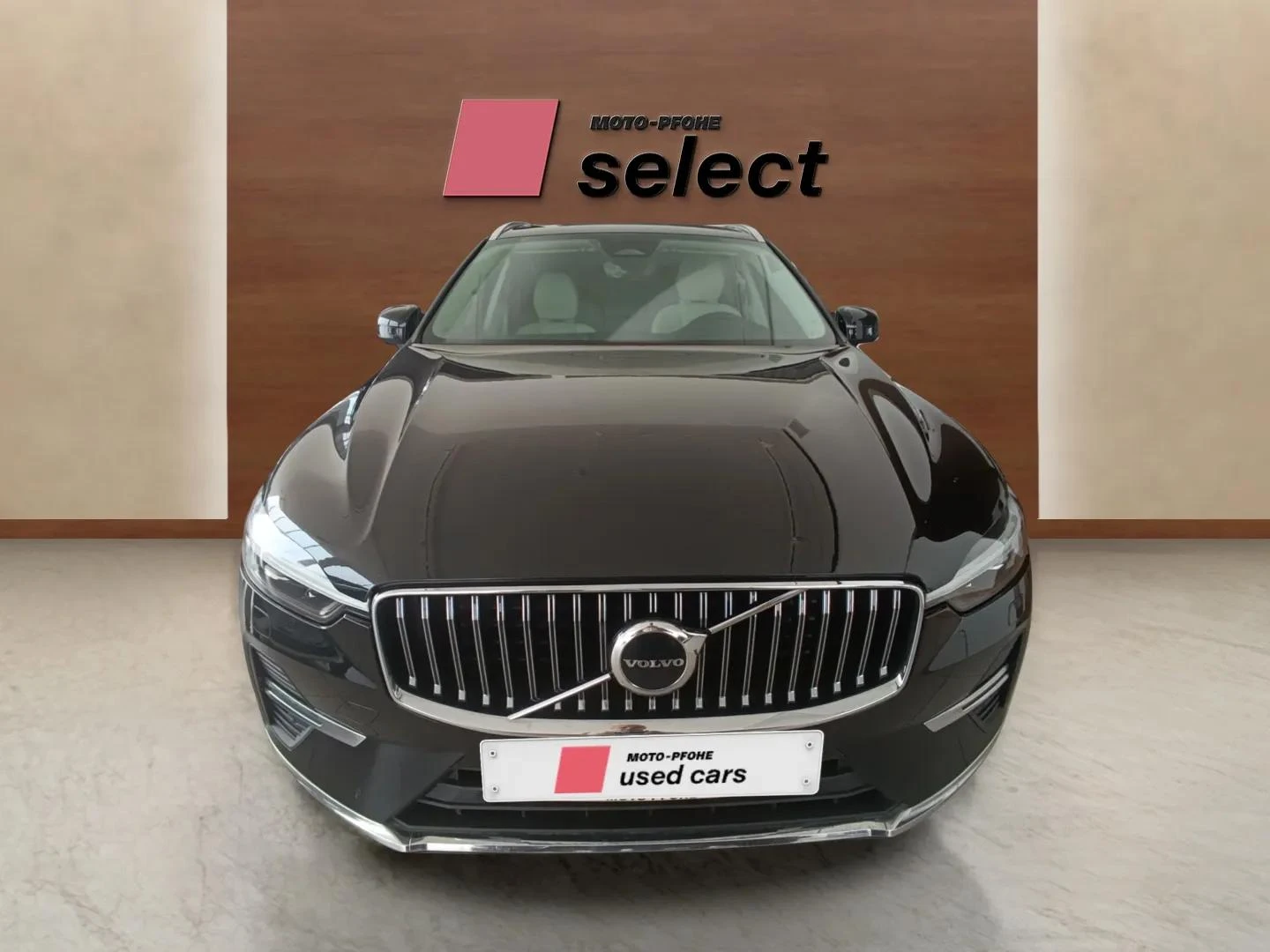 Volvo XC60 2.0 B4, снимка 2 - Автомобили и джипове - 55711590