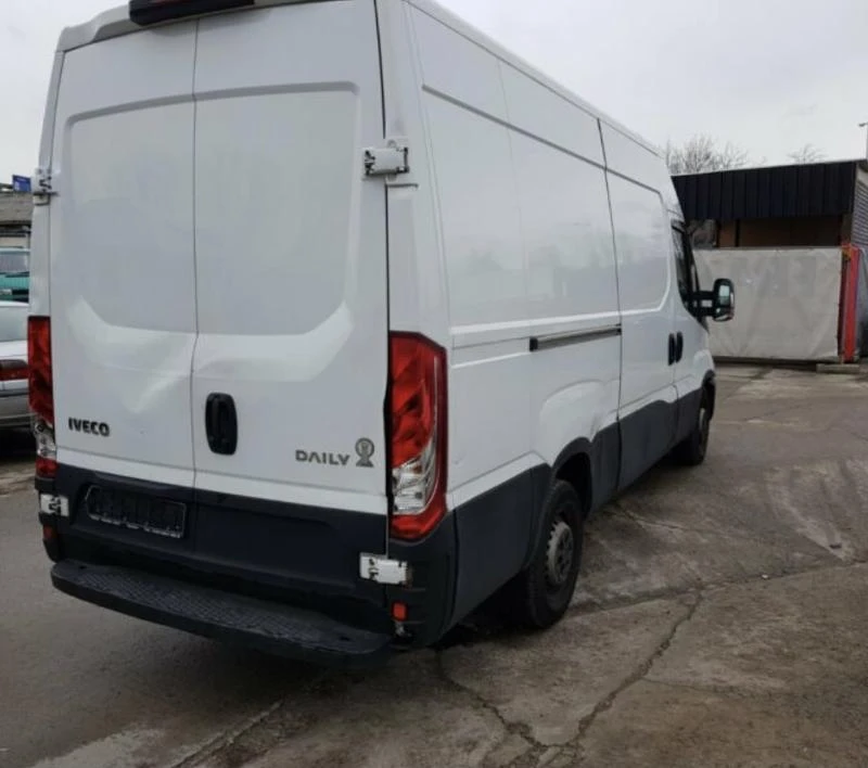 Iveco Daily 2.3 35s16, снимка 4 - Бусове и автобуси - 46808693