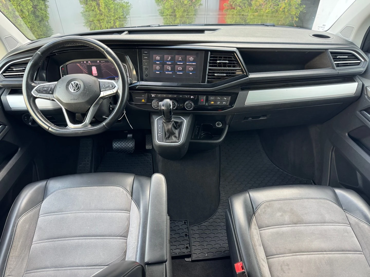 VW Multivan Comfortline TDI, снимка 10 - Бусове и автобуси - 53243024