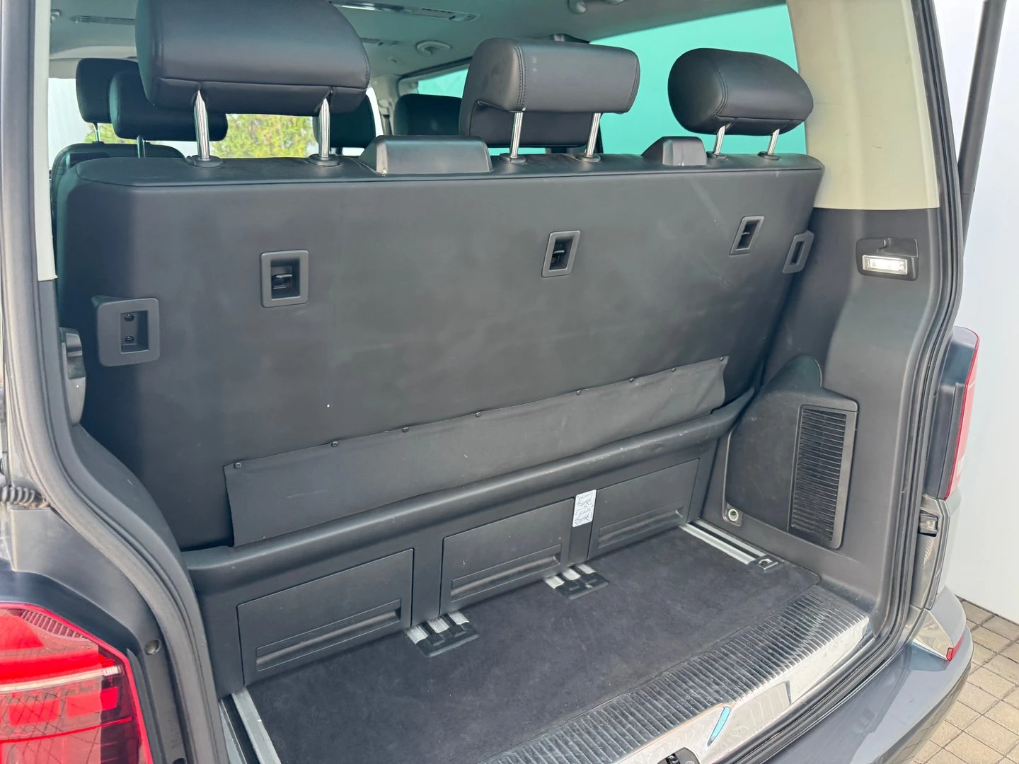 VW Multivan Comfortline TDI, снимка 13 - Бусове и автобуси - 53243024