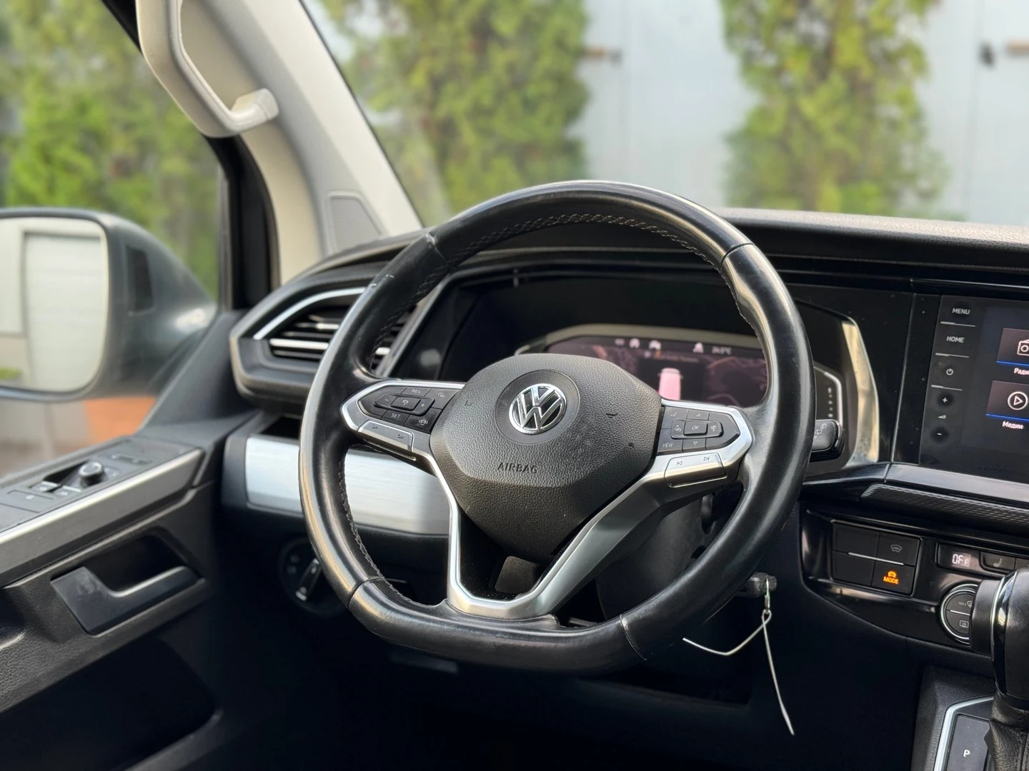 VW Multivan Comfortline TDI, снимка 11 - Бусове и автобуси - 53243024