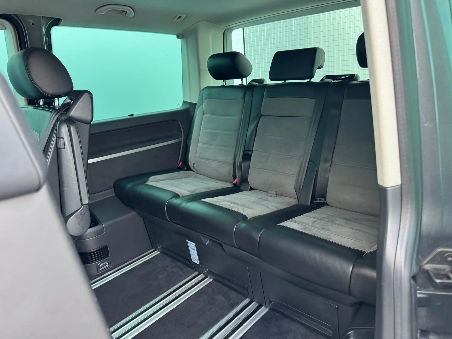 VW Multivan Comfortline TDI, снимка 8 - Бусове и автобуси - 53243024