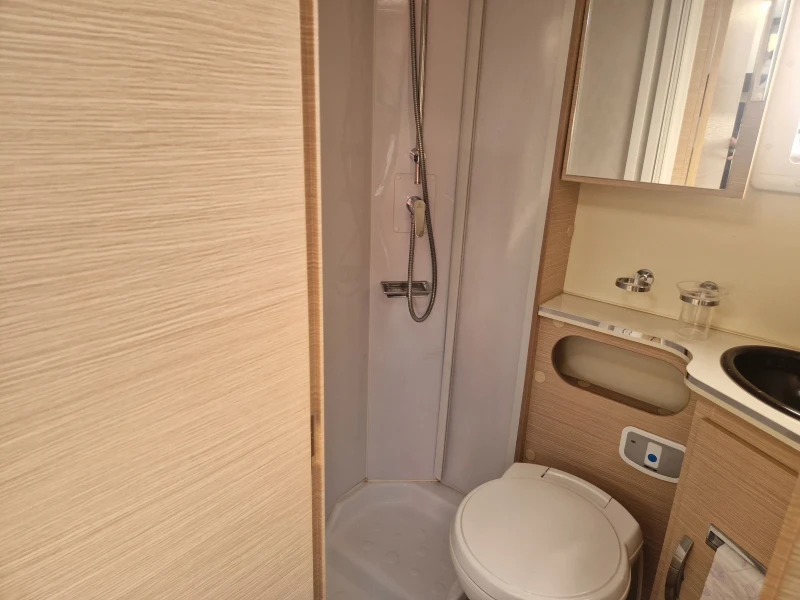 Кемпер Euramobil Forster, снимка 10 - Каравани и кемпери - 52939046