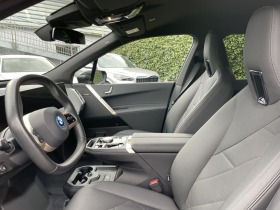 BMW iX xDrive 40/ HEAD UP/ LASER/ H&K/ CAMERA/ 22/, снимка 8 - Автомобили и джипове - 45218469