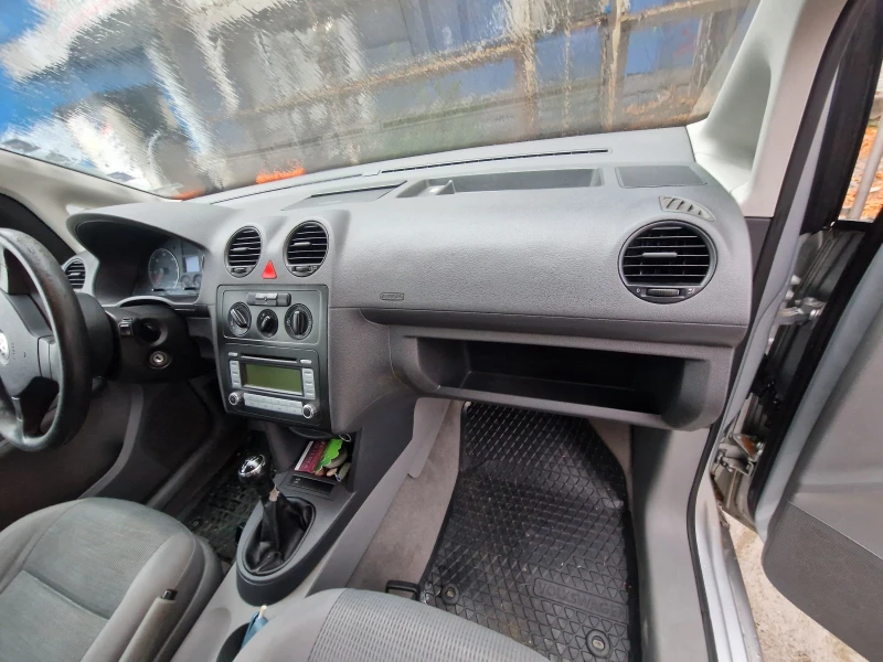 VW Caddy 1.9 TDI, снимка 11 - Автомобили и джипове - 48026178