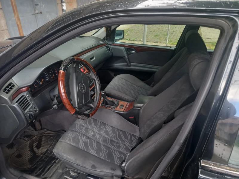 Mercedes-Benz E 200, снимка 4 - Автомобили и джипове - 52412845