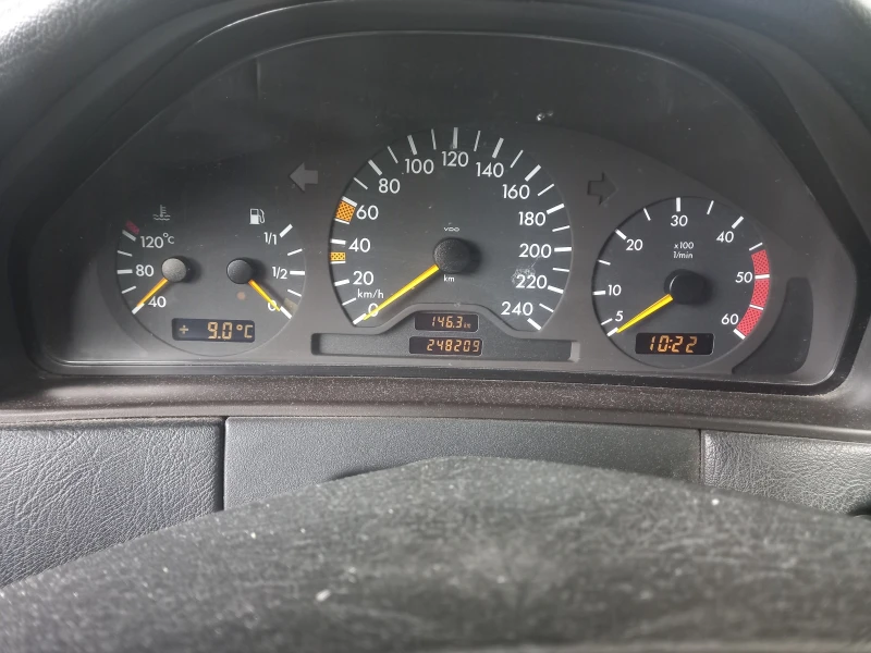 Mercedes-Benz E 200, снимка 5 - Автомобили и джипове - 52412845