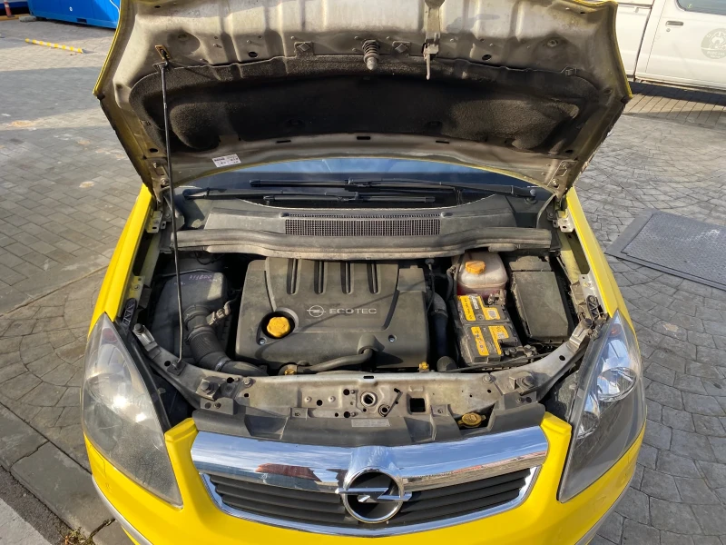 Opel Zafira 1.9 CDTI AUTOMATIC, снимка 8 - Автомобили и джипове - 52488348