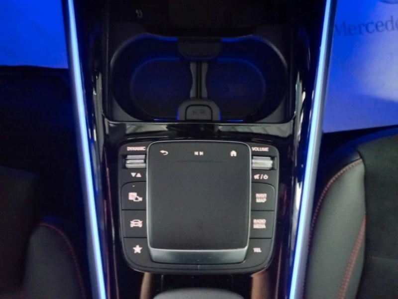 Mercedes-Benz EQB 300* 4M* AMG* KEYLESS* DISTR* LED* , снимка 9 - Автомобили и джипове - 52152592