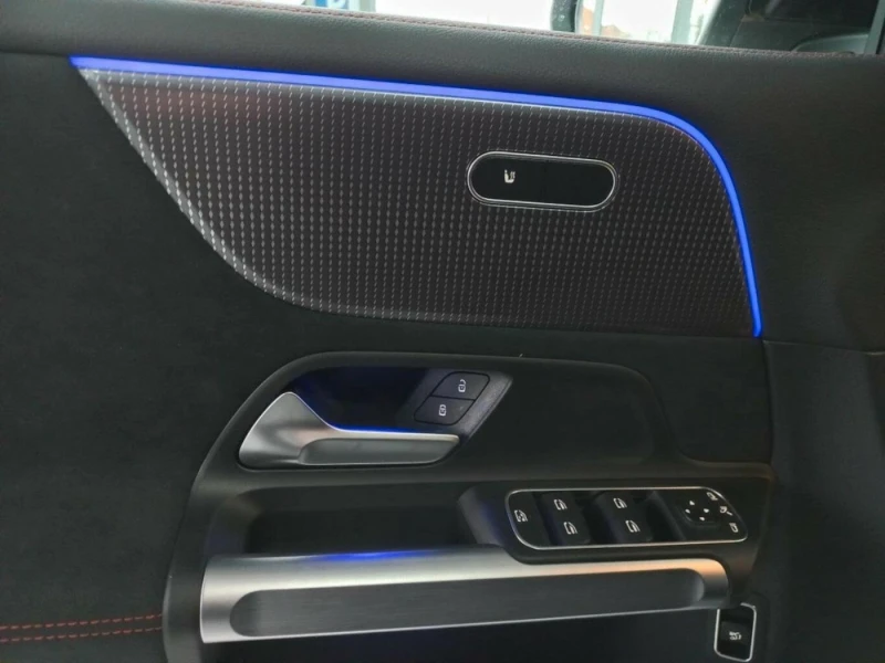 Mercedes-Benz EQB 300* 4M* AMG* KEYLESS* DISTR* LED* , снимка 5 - Автомобили и джипове - 52152592