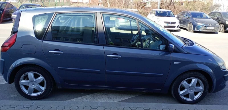Renault Scenic, снимка 3 - Автомобили и джипове - 52591477