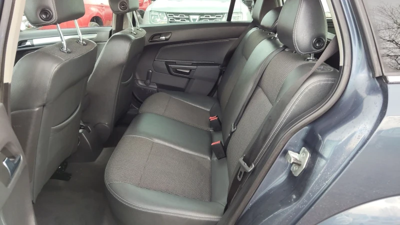 Opel Astra 1, 7cdti COSMO, снимка 9 - Автомобили и джипове - 53037157