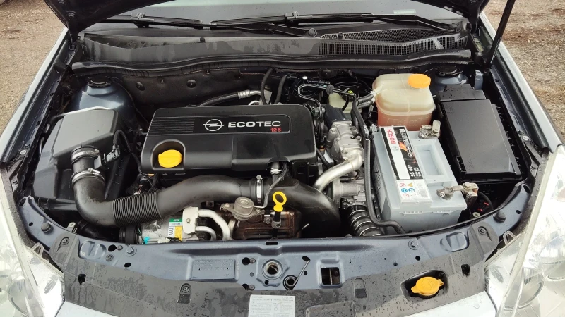 Opel Astra 1, 7cdti COSMO, снимка 11 - Автомобили и джипове - 53037157