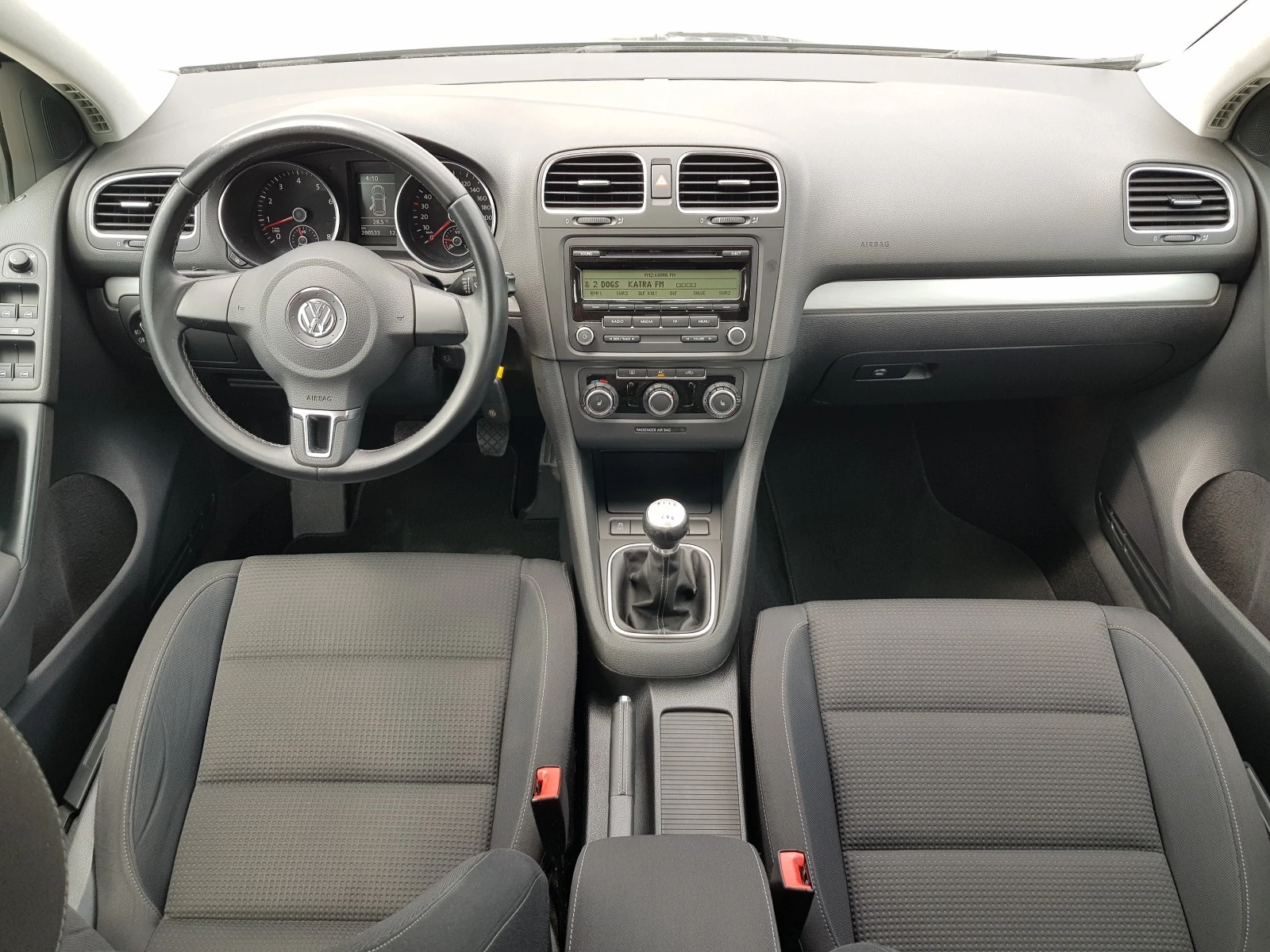 VW Golf 1.4 i - 122 к.с. подгрев климатроник автопаркиране - изображение 10