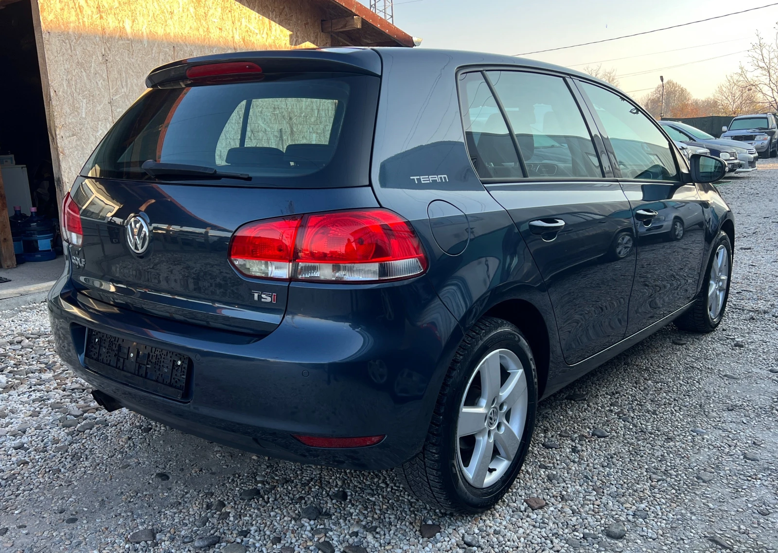 VW Golf 1.4 i - 122 к.с. подгрев климатроник автопаркиране - изображение 4