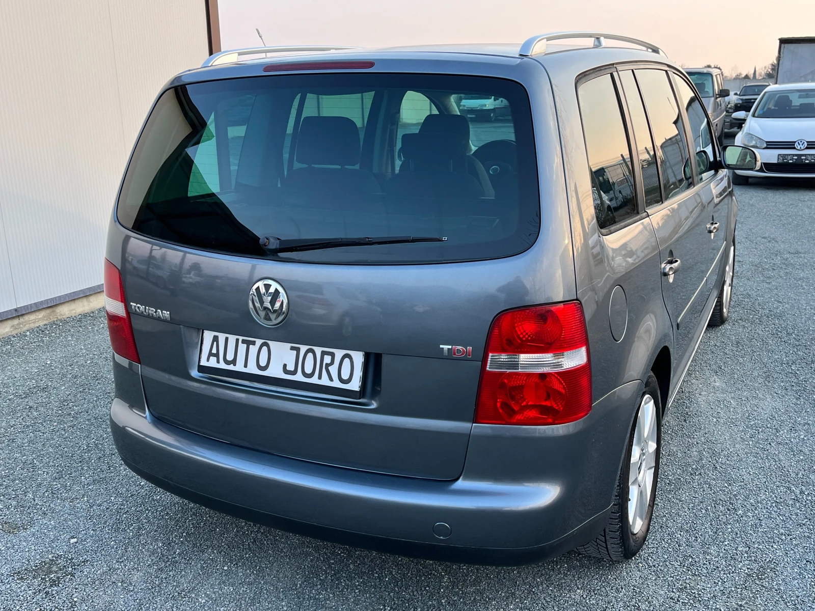 VW Touran 2.0TDI-7места - изображение 4