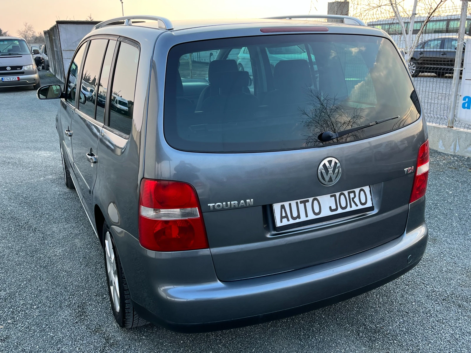 VW Touran 2.0TDI-7места - изображение 3