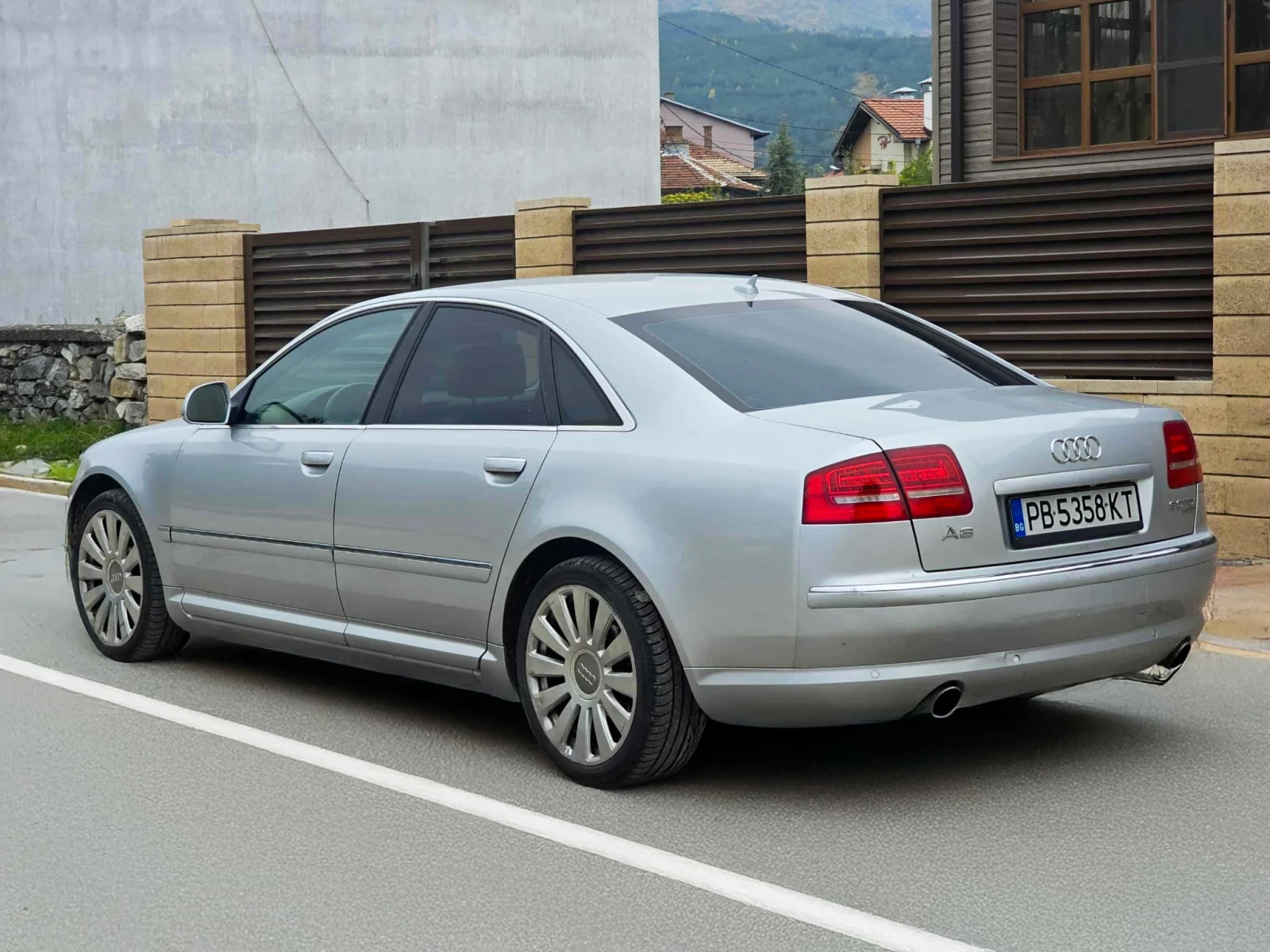 Audi A8 3.0 - изображение 2